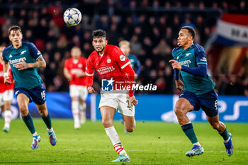 2023-12-12 - Ricardo Pepi of PSV battles for the ball with Gabriel of Arsenal during the UEFA Champions League, Group B football match between PSV and Arsenal on December 12, 2023 at the Phillips Stadion in Eindhoven, Netherlands - FOOTBALL - CHAMPIONS LEAGUE - PSV V ARSENAL - UEFA CHAMPIONS LEAGUE - SOCCER