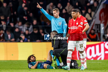 2023-12-12 - Mohamed Elneny of Arsenal receives medical treatment during the UEFA Champions League, Group B football match between PSV and Arsenal on December 12, 2023 at the Phillips Stadion in Eindhoven, Netherlands - FOOTBALL - CHAMPIONS LEAGUE - PSV V ARSENAL - UEFA CHAMPIONS LEAGUE - SOCCER