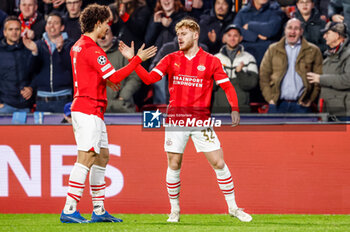 2023-12-12 - Yorbe Vertessen of PSV celebrates his goal 1-1 with Andre Ramalho during the UEFA Champions League, Group B football match between PSV and Arsenal on December 12, 2023 at the Phillips Stadion in Eindhoven, Netherlands - FOOTBALL - CHAMPIONS LEAGUE - PSV V ARSENAL - UEFA CHAMPIONS LEAGUE - SOCCER