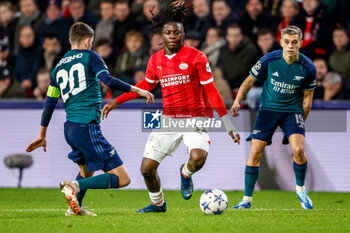 2023-12-12 - Jorginho of Arsenal battles for the ball with Johan Bakayoko of PSV during the UEFA Champions League, Group B football match between PSV and Arsenal on December 12, 2023 at the Phillips Stadion in Eindhoven, Netherlands - FOOTBALL - CHAMPIONS LEAGUE - PSV V ARSENAL - UEFA CHAMPIONS LEAGUE - SOCCER