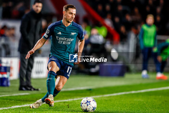 2023-12-12 - Cedric Soares of Arsenal during the UEFA Champions League, Group B football match between PSV and Arsenal on December 12, 2023 at the Phillips Stadion in Eindhoven, Netherlands - FOOTBALL - CHAMPIONS LEAGUE - PSV V ARSENAL - UEFA CHAMPIONS LEAGUE - SOCCER