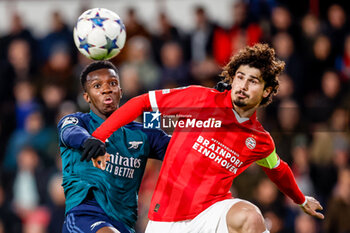 2023-12-12 - Eddie Nketiah of Arsenal battles for the ball with Andre Ramalho of PSV during the UEFA Champions League, Group B football match between PSV and Arsenal on December 12, 2023 at the Phillips Stadion in Eindhoven, Netherlands - FOOTBALL - CHAMPIONS LEAGUE - PSV V ARSENAL - UEFA CHAMPIONS LEAGUE - SOCCER