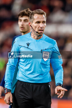 2023-12-12 - Referee Tobias Stieler during the UEFA Champions League, Group B football match between PSV and Arsenal on December 12, 2023 at the Phillips Stadion in Eindhoven, Netherlands - FOOTBALL - CHAMPIONS LEAGUE - PSV V ARSENAL - UEFA CHAMPIONS LEAGUE - SOCCER