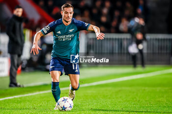 2023-12-12 - Cedric Soares of Arsenal during the UEFA Champions League, Group B football match between PSV and Arsenal on December 12, 2023 at the Phillips Stadion in Eindhoven, Netherlands - FOOTBALL - CHAMPIONS LEAGUE - PSV V ARSENAL - UEFA CHAMPIONS LEAGUE - SOCCER