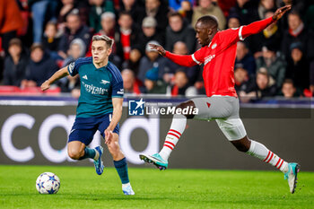 2023-12-12 - Leandro Trossard of Arsenal is challenged by Jordan Teze of PSV during the UEFA Champions League, Group B football match between PSV and Arsenal on December 12, 2023 at the Phillips Stadion in Eindhoven, Netherlands - FOOTBALL - CHAMPIONS LEAGUE - PSV V ARSENAL - UEFA CHAMPIONS LEAGUE - SOCCER