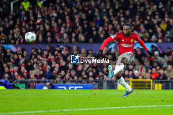 2023-12-13 - Aaron Wan-Bissaka (29) of Manchester United during the UEFA Champions League, Group A football match between Manchester United and Bayern Munich on 12 December 2023 at Old Trafford in Manchester, England - FOOTBALL - CHAMPIONS LEAGUE - MANCHESTER UNITED V BAYERN MUNICH - UEFA CHAMPIONS LEAGUE - SOCCER