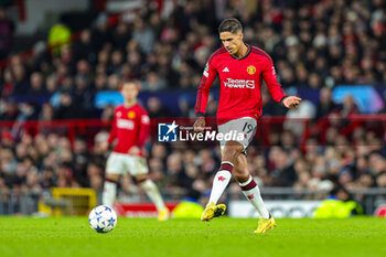2023-12-13 - Raphael Varane (19) of Manchester United during the UEFA Champions League, Group A football match between Manchester United and Bayern Munich on 12 December 2023 at Old Trafford in Manchester, England - FOOTBALL - CHAMPIONS LEAGUE - MANCHESTER UNITED V BAYERN MUNICH - UEFA CHAMPIONS LEAGUE - SOCCER
