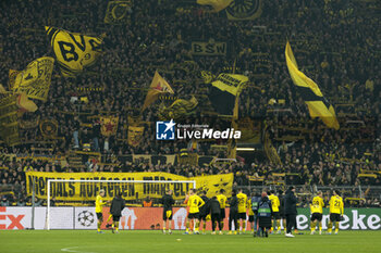 2023-12-13 - Players of Dortmund salute the supporters following the UEFA Champions League, Group F football match between Borussia Dortmund and Paris Saint-Germain on December 13, 2023 at Signal Iduna Park in Dortmund, Germany - FOOTBALL - CHAMPIONS LEAGUE - DORTMUND V PARIS SG - UEFA CHAMPIONS LEAGUE - SOCCER