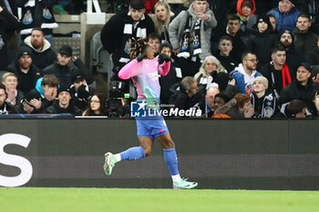 2023-12-13 - Samuel Chukwueze (21) of AC Milan scores a goal 1-2 and celebrates during the UEFA Champions League, Group F football match between Newcastle United and AC Milan on 13 December 2023 at St. James's Park in Newcastle, England - FOOTBALL - CHAMPIONS LEAGUE - NEWCASTLE V AC MILAN - UEFA CHAMPIONS LEAGUE - SOCCER