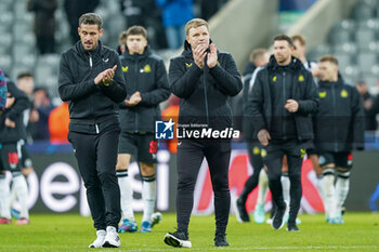 2023-12-13 - Newcastle United Manager Eddie Howe with Newcastle United Assistant Manager Jason Tindall applaud the fans after defeat during the UEFA Champions League, Group F football match between Newcastle United and AC Milan on 13 December 2023 at St. James's Park in Newcastle, England - FOOTBALL - CHAMPIONS LEAGUE - NEWCASTLE V AC MILAN - UEFA CHAMPIONS LEAGUE - SOCCER
