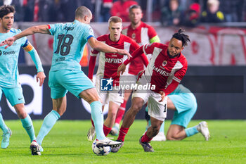 2023-12-13 - Oriol Romeu of FC Barcelona battles for the ball with Chidera Ejuke of Royal Antwerp FC during the UEFA Champions League, Group H football match between Royal Antwerp FC and FC Barcelona on December 13, 2023 at the Stadion Bosuil in Antwerpen, Belgium - FOOTBALL - CHAMPIONS LEAGUE - ROYAL ANTWERP V FC BARCELONA - UEFA CHAMPIONS LEAGUE - SOCCER