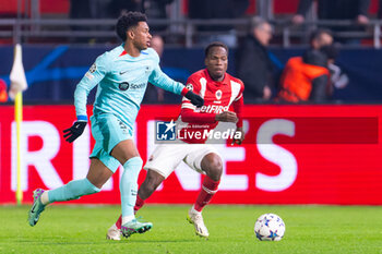 2023-12-13 - Alejandro Balde of FC Barcelona battles for the ball with Alhassan Yussuf of Royal Antwerp FC during the UEFA Champions League, Group H football match between Royal Antwerp FC and FC Barcelona on December 13, 2023 at the Stadion Bosuil in Antwerpen, Belgium - FOOTBALL - CHAMPIONS LEAGUE - ROYAL ANTWERP V FC BARCELONA - UEFA CHAMPIONS LEAGUE - SOCCER