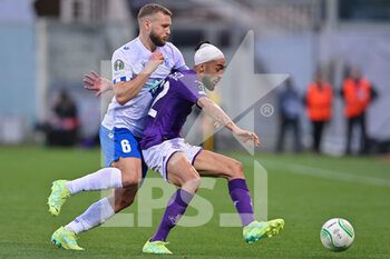 2023-04-20 - Nicolas Gonzalez (ACF Fiorentina) and Jesper Karlström (Lech Poznan) - ACF FIORENTINA VS LECH POZNAN - UEFA CONFERENCE LEAGUE - SOCCER