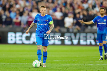 2023-05-12 - Jordy Clasie (8) of AZ Alkmaar during the UEFA Europa Conference League, Semi-finals, 1st leg football match between West Ham United and AZ Alkmaar on 11 May 2023 at the London Stadium in London, England - FOOTBALL - CONFERENCE LEAGUE - WEST HAM V AZ ALKMAAR - UEFA CONFERENCE LEAGUE - SOCCER