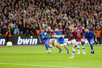 2023-05-12 - Said Benrahma (22) of West Ham United scores from the penalty spot 1-1 during the UEFA Europa Conference League, Semi-finals, 1st leg football match between West Ham United and AZ Alkmaar on 11 May 2023 at the London Stadium in London, England - FOOTBALL - CONFERENCE LEAGUE - WEST HAM V AZ ALKMAAR - UEFA CONFERENCE LEAGUE - SOCCER
