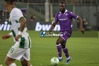 2023-10-05 - onathan Ikone of the ACF Fiorentina controls the ball during the Conference League match between ACF Fiorentina and Ferencvarosi TC at Stadio Artemio Franchi on October 5, 2023 in Florence, Italy - ACF FIORENTINA VS FERENCVAROSI TC - UEFA CONFERENCE LEAGUE - SOCCER