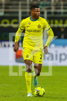 2023-01-10 - Denzel Dumfries of FC Internazionale in action during Coppa Italia 2022/23 football match between FC Internazionale and Parma Calcio at Giuseppe Meazza Stadium, Milan, Italy on January 10, 2023 - INTER - FC INTERNAZIONALE VS PARMA CALCIO - ITALIAN CUP - SOCCER