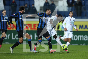 2023-01-19 - Mbala Nzola of Spezia Calcio shoots the ball  - ATALANTA BC VS SPEZIA CALCIO - ITALIAN CUP - SOCCER