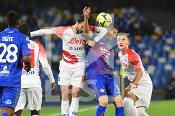 2023-01-17 - Bartosz Beresynski of SSC Napoli competes for the ball with Daniel Ciofani of US Cremonese during the Coppa Italia Freccia Rossa  match between SSC Napoli  v USC Cremonese  at Stadio Arechi   - SSC NAPOLI VS US CREMONESE - ITALIAN CUP - SOCCER