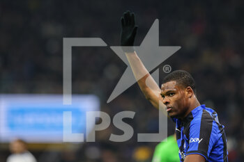 2023-01-31 - Denzel Dumfries of FC Internazionale gestures during Coppa Italia 2022/23 football match between FC Internazionale and Atalanta BC at Giuseppe Meazza Stadium, Milan, Italy on January 31, 2023 - INTER - FC INTERNAZIONALE VS ATALANTA BC - ITALIAN CUP - SOCCER