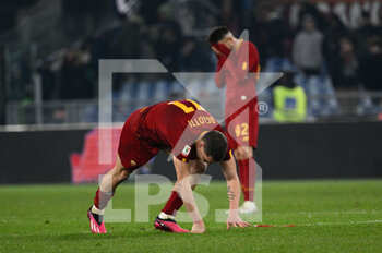 2023-02-01 - disappointment for Roma players at the end of the match during the Coppa Italia Frecciarossa quarterfinal match between AS Roma vs US Cremonese at the Olimpic Stadium in Rome on 01 February 2023. - AS ROMA VS US CREMONESE - ITALIAN CUP - SOCCER