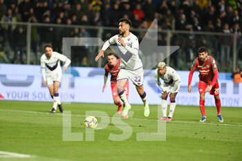 2023-04-05 - Gonzalez Nicolas Ivan of ACF Fiorentina  takes a penalty kick during the Italian Cup Semi Final football match between US Cremonese and ACF Fiorentina on 5 of Avril 2023 at Stadium Giovanni Zini in Cremona, Italy. Photo Tiziano Ballabio - SEMIFINAL - US CREMONESE VS ACF FIORENTINA - ITALIAN CUP - SOCCER