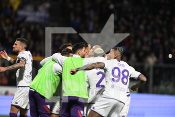 2023-04-05 - Team of ACF Fiorentina and Ikoné Jonathan of ACF Fiorentina celebrating after a goal during the Italian Cup Semi Final football match between US Cremonese and ACF Fiorentina on 5 of Avril 2023 at Stadium Giovanni Zini in Cremona, Italy. Photo Tiziano Ballabio - SEMIFINAL - US CREMONESE VS ACF FIORENTINA - ITALIAN CUP - SOCCER