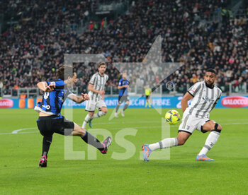 2023-04-04 - Matteo Darmian of FC Internazionale and Bremer of Juventus during the Coppa Italia, semifinal first leg,  football match between Juventus Fc and Fc Internazionale, on 04 April 2023 at Allianz Stadium, Turin, Italy. Photo Nderim Kaceli - SEMIFINAL - JUVENTUS FC VS INTER - FC INTERNAZIONALE - ITALIAN CUP - SOCCER