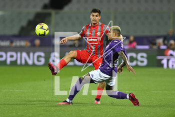 2023-04-27 - Pablo Galdames of U.S. Cremonese and Dodo' of ACF Fiorentina during the Coppa Italia Semi Final match between ACF Fiorentina vs US Cremonese at Stadio Artemio Franchi on April 27, 2023 in Florence, Italy. - SEMIFINAL - ACF FIORENTINA VS US CREMONESE - ITALIAN CUP - SOCCER
