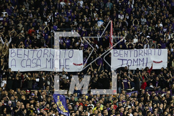 2023-04-27 - Supporters of ACF Fiorentina during the Coppa Italia Semi Final match between ACF Fiorentina vs US Cremonese at Stadio Artemio Franchi on April 27, 2023 in Florence, Italy. - SEMIFINAL - ACF FIORENTINA VS US CREMONESE - ITALIAN CUP - SOCCER