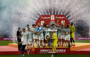 2023-05-24 - Inter,s players lift the trophy after win final of Coppa Italia - FINAL - ACF FIORENTINA VS INTER - FC INTERNAZIONALE - ITALIAN CUP - SOCCER