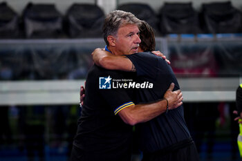 2023-08-12 - Hellas Verona's Head Coach Marco Baroni hugs Ascoli's Head Coach William Viali - HELLAS VERONA FC VS ASCOLI CALCIO - ITALIAN CUP - SOCCER