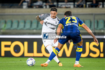 2023-08-12 - Ascoli's Vincenzo Millico in action against Verona's Giangiacomo Magnani - HELLAS VERONA FC VS ASCOLI CALCIO - ITALIAN CUP - SOCCER