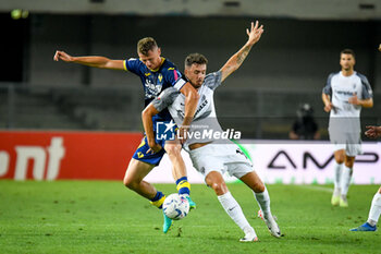 2023-08-12 - Ascoli's Fabrizio Caligara hindered by Verona's Pawel Dawidowicz - HELLAS VERONA FC VS ASCOLI CALCIO - ITALIAN CUP - SOCCER