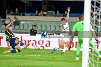 2023-08-12 - Ascoli's Kevin Haveri hindered by Verona's Giangiacomo Magnani - HELLAS VERONA FC VS ASCOLI CALCIO - ITALIAN CUP - SOCCER