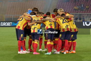 2023-08-13 - US Lecce players hug each other in a circle - US LECCE VS COMO 1907 - ITALIAN CUP - SOCCER