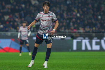 2023-12-20 - Giovanni Fabbian of Bologna FC seen in action during Coppa Italia 2023/24 Round of 16 football match between FC Internazionale and Bologna FC at Giuseppe Meazza Stadium, Milan, Italy on December 20, 2023 - INTER - FC INTERNAZIONALE VS BOLOGNA FC - ITALIAN CUP - SOCCER