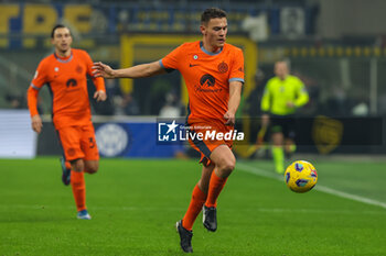 2023-12-20 - Kristjan Asllani of FC Internazionale seen in action during Coppa Italia 2023/24 Round of 16 football match between FC Internazionale and Bologna FC at Giuseppe Meazza Stadium, Milan, Italy on December 20, 2023 - INTER - FC INTERNAZIONALE VS BOLOGNA FC - ITALIAN CUP - SOCCER