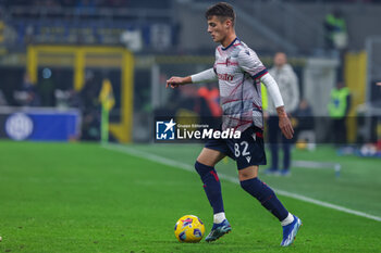 2023-12-20 - Kacper Urbanski of Bologna FC seen in action during Coppa Italia 2023/24 Round of 16 football match between FC Internazionale and Bologna FC at Giuseppe Meazza Stadium, Milan, Italy on December 20, 2023 - INTER - FC INTERNAZIONALE VS BOLOGNA FC - ITALIAN CUP - SOCCER