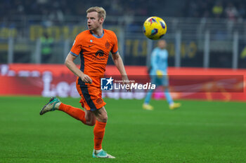 2023-12-20 - Davy Klaassen of FC Internazionale seen in action during Coppa Italia 2023/24 Round of 16 football match between FC Internazionale and Bologna FC at Giuseppe Meazza Stadium, Milan, Italy on December 20, 2023 - INTER - FC INTERNAZIONALE VS BOLOGNA FC - ITALIAN CUP - SOCCER