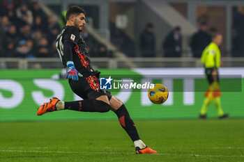 2023-12-20 - Federico Ravaglia of Bologna FC seen in action during Coppa Italia 2023/24 Round of 16 football match between FC Internazionale and Bologna FC at Giuseppe Meazza Stadium, Milan, Italy on December 20, 2023 - INTER - FC INTERNAZIONALE VS BOLOGNA FC - ITALIAN CUP - SOCCER