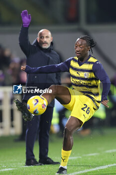 2023-12-06 - Woyo Coulibaly of Parma Calcio 1913 controls the ball during Coppa Italia Frecciarossa, football match between ACF Fiorentina and Parma Calcio 1913 on Dicember 6, 2023 at the Stadio Artemio Franchi in Florence - ACF FIORENTINA VS PARMA CALCIO - ITALIAN CUP - SOCCER