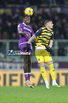 2023-12-06 - Michael Kayode of ACF Fiorentina controls the ball during the Coppa Italia Frecciarossa, football match between ACF Fiorentina and Parma Calcio 1913 on Dicember 6, 2023 at the Stadio Artemio Franchi in Florence - ACF FIORENTINA VS PARMA CALCIO - ITALIAN CUP - SOCCER