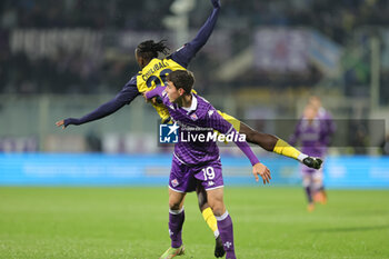 2023-12-06 - Gino Infantino of ACF Fiorentina and Woyo Coulibaly of Parma Calcio 1913 ,battle for the ball during the Coppa Italia Frecciarossa, football match between ACF Fiorentina and Parma Calcio 1913 on Dicember 6, 2023 at the Stadio Artemio Franchi in Florence - ACF FIORENTINA VS PARMA CALCIO - ITALIAN CUP - SOCCER