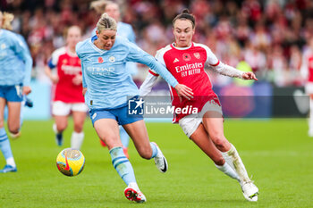 2023-11-05 - Manchester City's Alanna Kennedy and Arsenal's Caitlin Foord during the Women's English championship, Super League football match between Arsenal and Manchester City on 5 November 2023 at Meadow Park Stadium in Borehamwood, England - FOOTBALL - WOMEN'S ENGLISH CHAMP - ARSENAL V MANCHESTER CITY - ENGLISH FA WOMEN'S SUPER LEAGUE - SOCCER