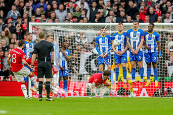 2023-04-24 - Bruno Fernandes (8) of Manchester United takes a freekick during the English championship, FA Cup semi final football match between Brighton and Hove Albion and Manchester United on 23 April 2023 at Wembley Stadium in London, England - FOOTBALL - ENGLISH CUP - BRIGHTON V MANCHESTER UNITED - ENGLISH LEAGUE CUP - SOCCER
