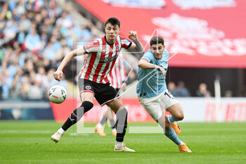 2023-04-24 - Anel Ahmedhodzic (15) of Sheffield United battles for possession with Julian Alvarez (19) of Manchester City during the English Cup, FA Cup semi final football match between Manchester City and Sheffield United on 22 April 2023 at Wembley Stadium in London, England - FOOTBALL - ENGLISH CUP - MANCHESTER CITY V SHEFFIELD UNITED - ENGLISH LEAGUE CUP - SOCCER