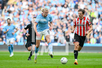 2023-04-24 - Erling Haaland (9) of Manchester City on the attack is chased by Sander Berge (8) of Sheffield United during the English Cup, FA Cup semi final football match between Manchester City and Sheffield United on 22 April 2023 at Wembley Stadium in London, England - FOOTBALL - ENGLISH CUP - MANCHESTER CITY V SHEFFIELD UNITED - ENGLISH LEAGUE CUP - SOCCER