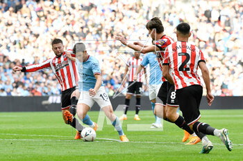 2023-04-24 - Julian Alvarez (19) of Manchester City on the attack is challenged by Oliver Norwood (16) of Sheffield United during the English Cup, FA Cup semi final football match between Manchester City and Sheffield United on 22 April 2023 at Wembley Stadium in London, England - FOOTBALL - ENGLISH CUP - MANCHESTER CITY V SHEFFIELD UNITED - ENGLISH LEAGUE CUP - SOCCER