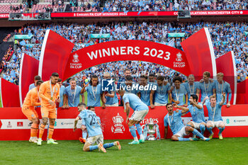 2023-06-04 - Manchester City players celebrate after winning the English FA Cup, Final football match between Manchester City and Manchester United on 3 June 2023 at Wembley Stadium in London, England - FOOTBALL - ENGLISH CUP - FINAL - MANCHESTER CITY V MANCHESTER UNITED - ENGLISH LEAGUE CUP - SOCCER
